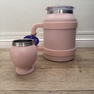 Jarra térmica 1,5 L con tapa, doble pico y mate haciendo juego (ideal para tereré o bebida fría todo el día)