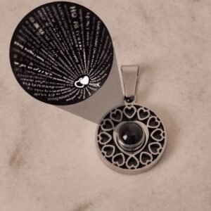 Dije con cadena de acero quirúrgico, se lee TE AMO en muchos idiomas si ves a través de el ❤️